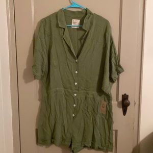 Fordays romper size medium NWT.
